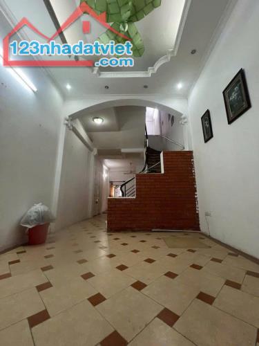 Bán nhà Phố Đội Cấn, cách phố 50m, 2 thoáng, gần Lăng Bác.