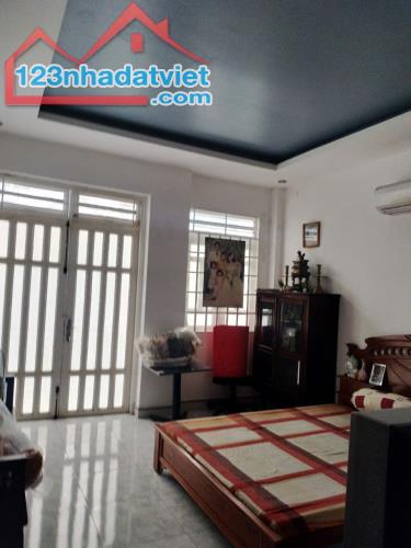 *Bán Gấp Nhà Đ số 8 khu phân lô cao cấp 68m2 hẻm 10m 4 Tầng Nhỉnh 5 tỷ - 2
