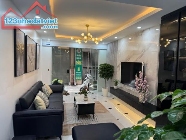 NHÀ ĐẸP MỄ TRÌ - LÔ GÓC - 2 THOÁNG - CÁCH Ô TÔ 10M - TẶNG FULL NỘI THẤT - GIÁ CHỈ 6.59 TỶ