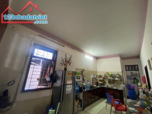 BÁN BIỆT THỰ TẶNG DÃY TRỌ CÓ THU NHẬP - 409m2 - HẺM XE HƠI - 24 TỈ - 1