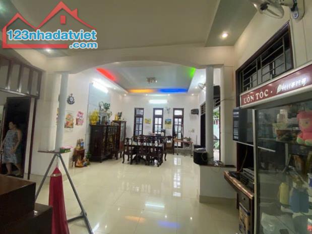 BÁN BIỆT THỰ TẶNG DÃY TRỌ CÓ THU NHẬP - 409m2 - HẺM XE HƠI - 24 TỈ - 3