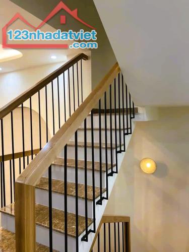 TÂN PHÚ, P. TÂN SƠN NHÌ – 5 TẦNG – 57M2 – MỚI ĐẸP – HẺM XE HƠI – CHỈ 6,X - 4