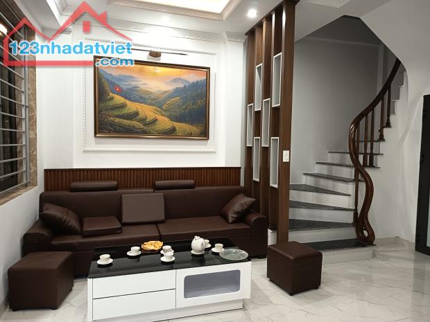 CHÍNH CHỦ GỬI BÁN NHÀ 5 TẦNG – GIÁ CHỈ 4.65 TỶ  MỖI TẦNG 1 PHÒNG RỘNG – VỊ TRÍ ĐẸP