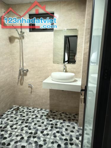 CHÍNH CHỦ GỬI BÁN NHÀ 5 TẦNG – GIÁ CHỈ 4.65 TỶ  MỖI TẦNG 1 PHÒNG RỘNG – VỊ TRÍ ĐẸP - 2