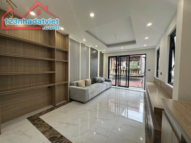 Nhà đẹp 2 mặt thoáng đường ô tô kinh doanh tốt ngõ Phố Chu Huy Mân DT 66m2 . Giá 13.3 tỷ - 1