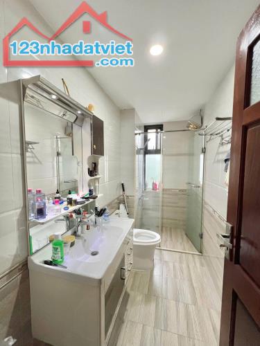 CỰC HIẾM ! BÁN NHÀ PHÂN LÔ - Ô TÔ LÙI CỬA - NGUYỄN CHÍ THANH 55M2 - 4 TẦNG - MẶT TIỀN 4M - 2