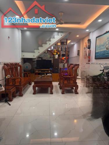 Bán Nhà Lê Văn Quới - Ngã Tư Bốn Xã - Bình Tân - Hẻm 6m - DT 56m2 - 2 Tấm Mới - Hơn 4 Tỉ - 2