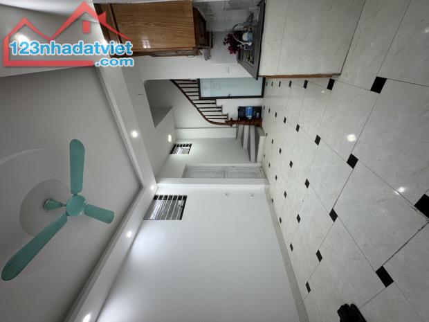 NHÀ MỚI GẦN PHỐ- LÔ GÓC- 6 TẦNG - NGÕ THÔNG, CẦU AM, 7.5tỷ.