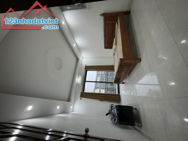 NHÀ MỚI GẦN PHỐ- LÔ GÓC- 6 TẦNG - NGÕ THÔNG, CẦU AM, 7.5tỷ. - 2