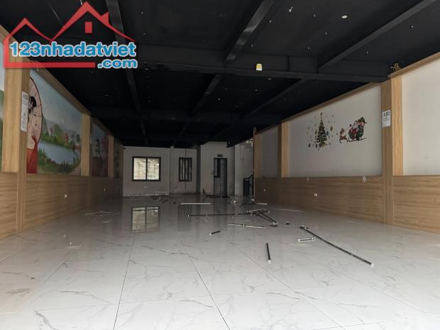 Mặt phố Lạc Long Quân - Tòa VP 5 tầng - MT rộng - Sổ nở hậu. - 2