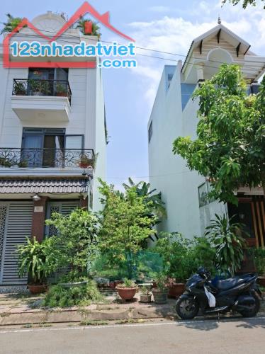 Bán đất A4 Thủ Đức, Phân lô 5mx25m, phù hợp xây nhà cao tầng để ở hoặc CHDV cho thuê giá