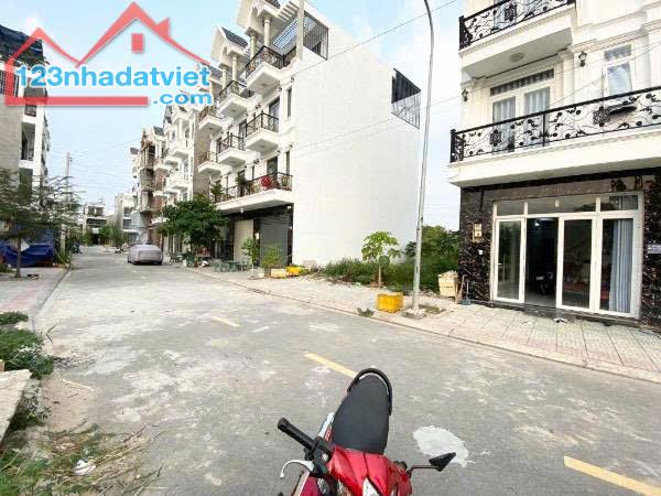 Bán nhà phố tuyệt đẹp Tân Thới Hiệp, Quận 12 - Cơ hội đầu tư hấp dẫn - 0102