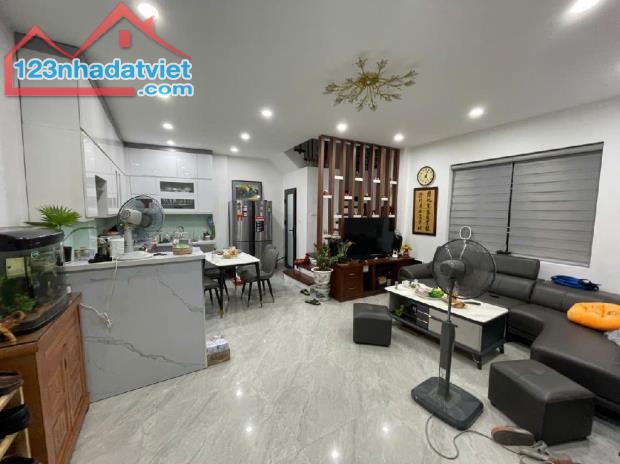 BÁN NHÀ ĐẸP MẶT NGÕ PHỐ HÀO NAM-LÔ GÓC-MT 5M-42M2-NHỈNH 12 TỶ