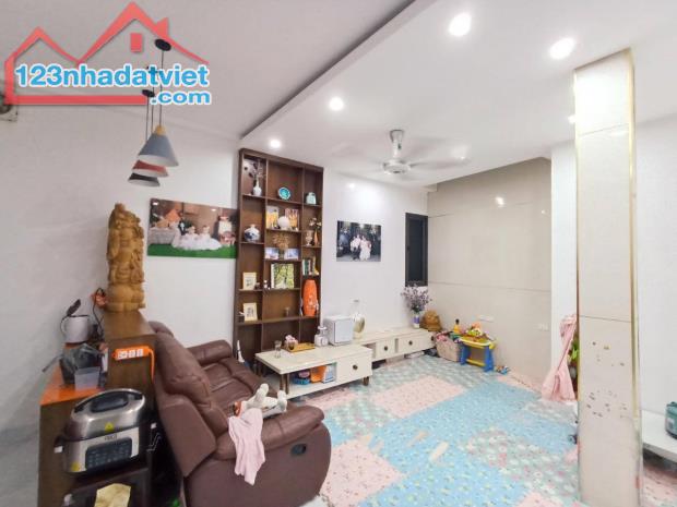 Nhà Đẹp Linh Đàm-43m2x5T-30m Ô Tô 1 tạ qua-Chỉ 6Tỷ.