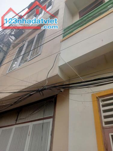 Bán nhà ngõ Thái Thịnh, DT 45m x 3 tầng, giá 9.2 tỷ, ô tô