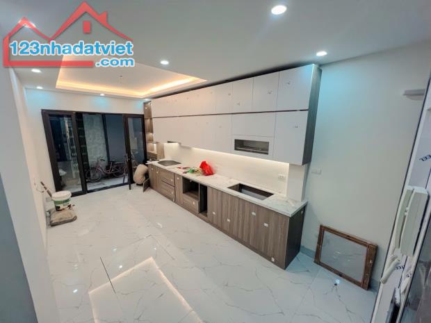 BÁN NHÀ ĐẸP MỚI TINH – HOÀNG MAI, HOÀNG VĂN THỤ – THANG MÁY – 3 BƯỚC RA PHỐ  Giá: 7,6 tỷ –