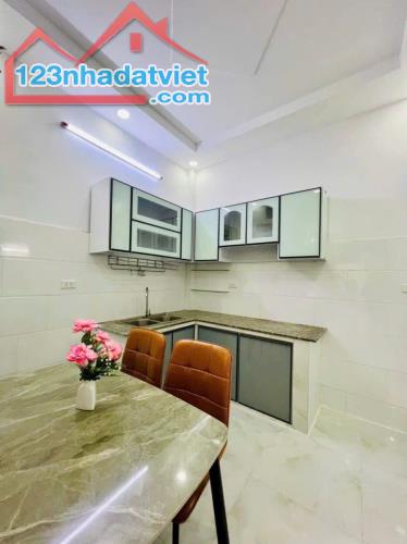 Cần tiền bán gấp căn nhà Đường Nguyễn Trọng Tuyển, Quận Tân Bình. Giá chỉ 1tỷ780 còn thươn - 2
