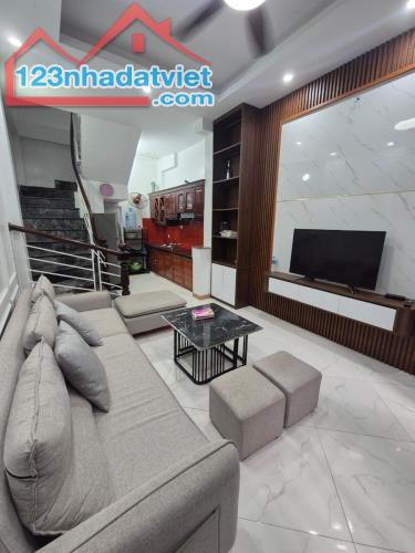 BÁN NHÀ NGÕ 135 ĐỘI CẤN – TRUNG TÂM BA ĐÌNH – NHÀ ĐẸP FULL NỘI THẤT – GIÁ 7.5 TỶ 	•