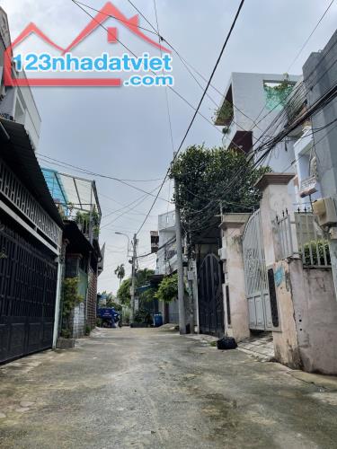 Bán gấp nhà hẻm xe tải thông Đình Phong Phú, Tăng Nhơn Phú B, 135m2, ngang 9m, 4 tỷ XXX