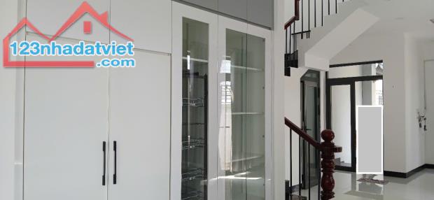 Căn BIỆT THỰ 3 TẦNG.  Đ. Trần Văn Hiển, Trung An, TP Mỹ Tho. Hẻm Ô tô lưu thông 2 chiều. - 2