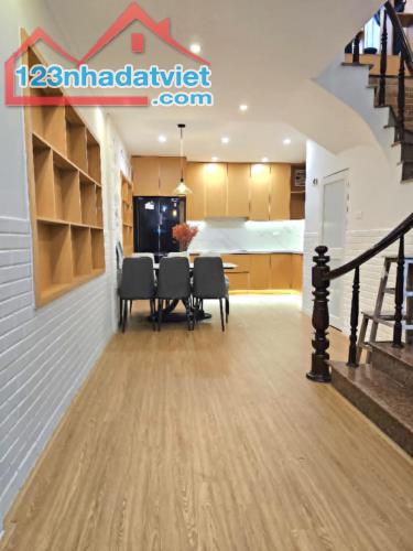 BÁN GẤP NHÀ KIM MÃ PHỐ VIP BA ĐÌNH FULL NỘI THẤT 48M X 5 TẦNG MT 6M 8,9 TỶ