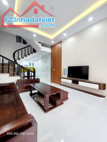 Bán nhà 3 tầng sạch đẹp về ở luôn ngõ 109 Trại Lẻ