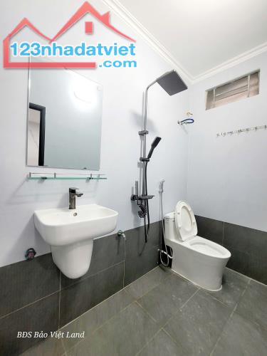 Bán nhà 3 tầng sạch đẹp về ở luôn ngõ 109 Trại Lẻ - 3