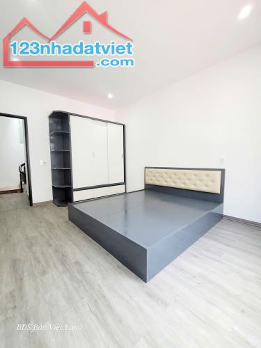 Bán nhà 3 tầng sạch đẹp về ở luôn ngõ 109 Trại Lẻ - 4