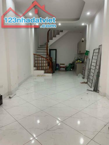 BÁN NHÀ RIÊNG 5 TẦNG MỚI KÍNH KOONG, Ô TÔ GẦN, CỰC THOÁNG TẠI VĂN TRÌ, MINH KHAI, BẮC TỪ L