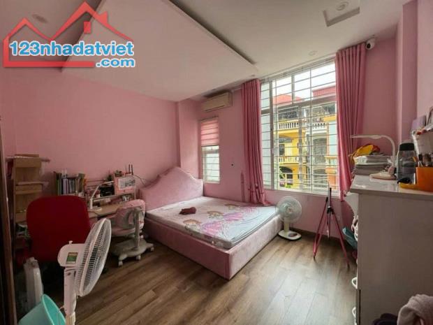 THÁI HÀ - NGÕ THÔNG Ô TÔ TRÁNH ĐỖ CỒNG - CHO THUÊ - 45M2 -12.5 TỶ - 2