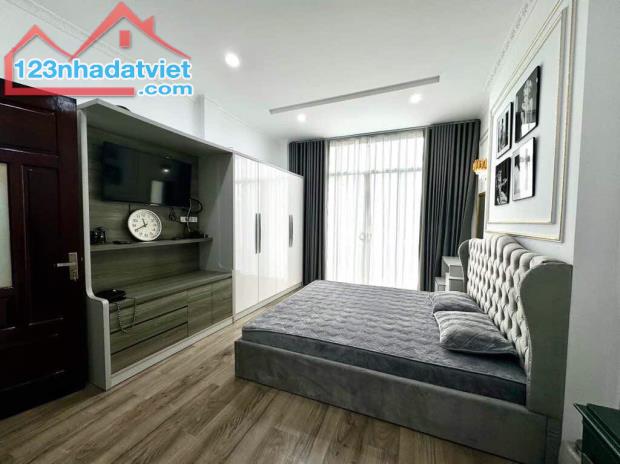 Cần bán nhà lô góc đẹp 3 siêu thoáng Hào Nam - Đống Đa Dt:95m2 giá 14Tỷ