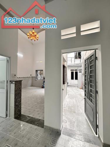 Nhà rộng rãi 6x12m, ngay Ngã Tư Ga giáp Gò Vấp, giá rẻ tiện sửa chữa - 1