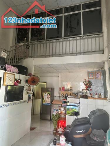 Bán đất tặng nhà Hẻm 6m 182 Lã Xuân Oai, Tăng Nhơn Phú A, 200m2, ngang 10m, chỉ 11 tỷ 999 - 1