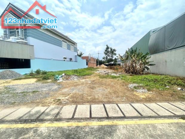 Lô đất đẹp Mặt tiền  Song Hành ,Hóc Môn , DT 272m2 .Giá rẻ 15.3 tỷ (TL)