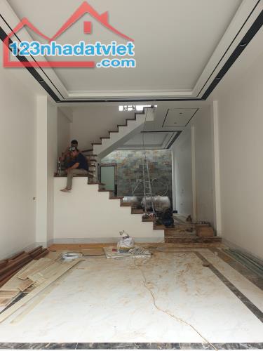 BÁN NHÀ 5.3 TỶ 4 TẦNG 62M2 CÓ GARA Ô TÔ VỊ TRÍ ĐẸP ĐÔ THỊ THỐNG NHẤT - 1