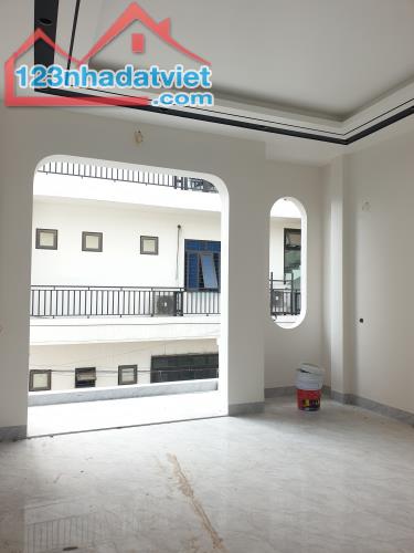 BÁN NHÀ 5.3 TỶ 4 TẦNG 62M2 CÓ GARA Ô TÔ VỊ TRÍ ĐẸP ĐÔ THỊ THỐNG NHẤT - 3