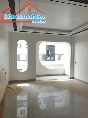 BÁN NHÀ 5.3 TỶ 4 TẦNG 62M2 CÓ GARA Ô TÔ VỊ TRÍ ĐẸP ĐÔ THỊ THỐNG NHẤT - 5