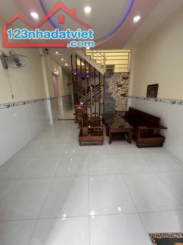 Bán nhà 2 Tầng Thuận Giao(TPHCM),đường ô tô vi vu,giá chỉ nhỉnh 1 tỷ,gần ngã 4 Hòa Lân
