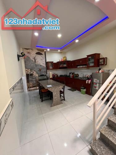 Bán nhà 2 Tầng Thuận Giao(TPHCM),đường ô tô vi vu,giá chỉ nhỉnh 1 tỷ,gần ngã 4 Hòa Lân - 1