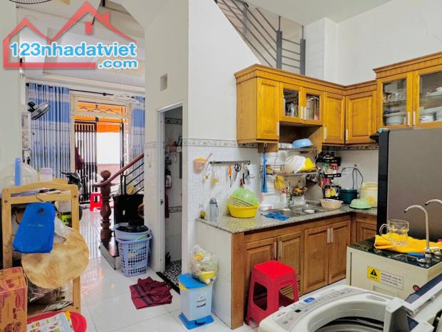 NHÀ BÁN QUANG TRUNG GV - GẦN CHỢ HẠNH THÔNG TÂY & CV LÀNG HOA - DT 48M² - 2 TẦNG CHỈ 4.X T - 3
