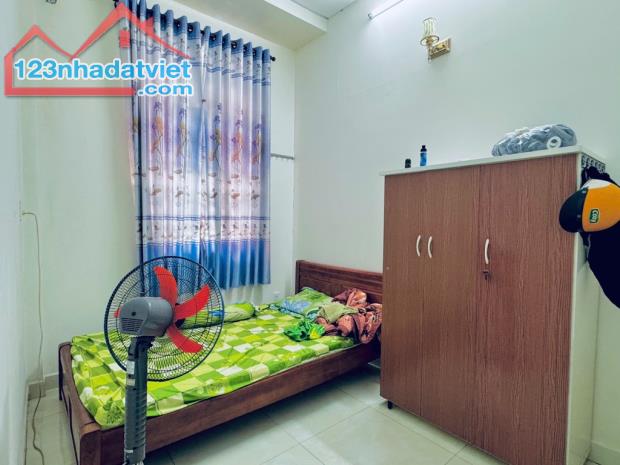 NHÀ BÁN QUANG TRUNG GV - GẦN CHỢ HẠNH THÔNG TÂY & CV LÀNG HOA - DT 48M² - 2 TẦNG CHỈ 4.X T - 4