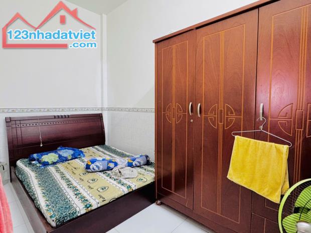NHÀ BÁN QUANG TRUNG GV - GẦN CHỢ HẠNH THÔNG TÂY & CV LÀNG HOA - DT 48M² - 2 TẦNG CHỈ 4.X T - 5