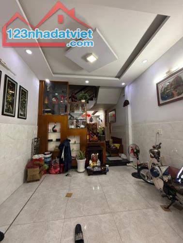 HXH Lạc Long Quân, P.10, Tân Bình, DT: 4 X 12m, Bốn tầng, giá 6 tỷ 9.