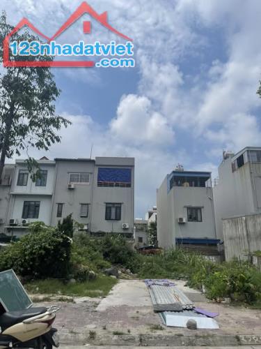 Bán Đất Khu Xử Lý Nước Thải Hà Khánh A,DT:76.5m2,MT:4.5m Siêu Đẹp !!!