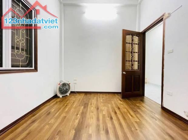 CHÍNH CHỦ BÁN  MỘT CĂN SIÊU PHẨM 1 NGOẶT VÀO NHÀ,NGÕ RỘNG THĂNGE TẮP , BA BƯỚC RA PHỐ,  KH - 3