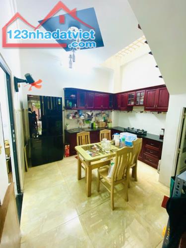 HẺM Ô TÔ TRÁNH - GIÁP CHỢ THẠCH ĐÀ - GÒ VẤP - 60M2 - 2 TẦNG - GIÁ 5.5 tỷ - 2