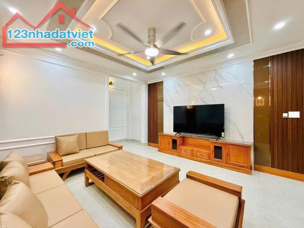 Nhà phố 5 lầu ngang 5m hẻm 380 Nguyễn Văn Khối DTSD 170m2 tặng NT gần CV chỉ 7 tỷ xíu.