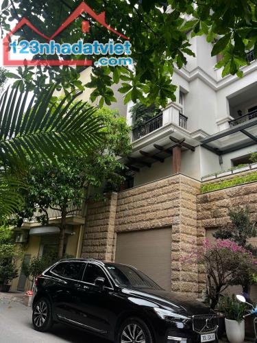 Bán nhà Văn Cao - nhà đẹp ở ngay - 50m MT 5m, cách 1 nhà ra ô tô dừng đỗ, chỉ nhỉnh 11 tỷ