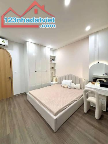 Bán căn nhà ngõ 405 Ngọc Thuỵ 47m x 4T full đồ, gần oto hơn 6 tỷ. LH 0936123469 - 2