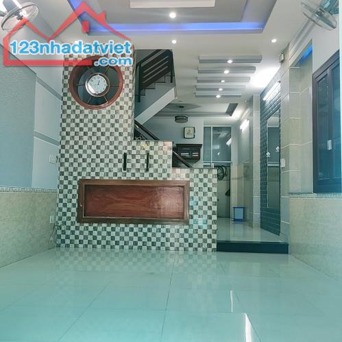 BÁN NHÀ -QUANG TRUNG P8 GÒ VẤP, XE HƠI , DT 56M2 (4.2mX13.5m)-  4TẦNG - 4PN KHÉP KÍN SÂN - 3